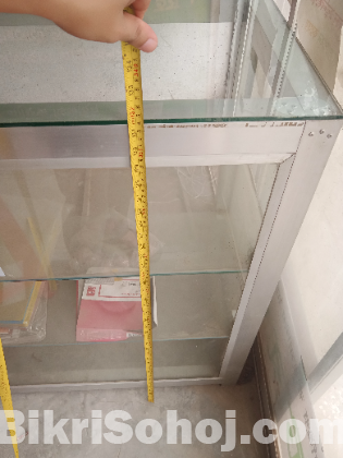 কাঁচের ডিসপ্লে সোকেস